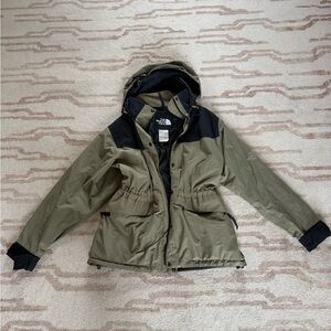 Northface Women’s Parka light outer shell in khaki green